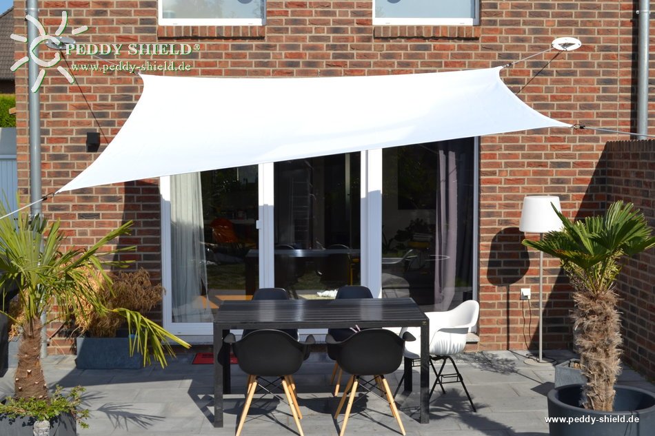 Vierecksegel 2,5 x 3 m Farbe  hell elfenbein - komplett mit elastischen Spanngurten u. Montagematerial