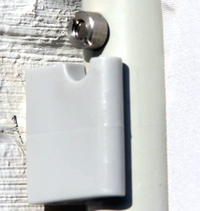 Wand-Clip (2x) mit Rasten zur Sicherung