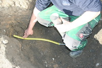 Fertige Erdaushub mit Drainageteil f�r den Wasserablauf