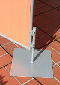 Quadratische Fu�platte mit 2x Verbindungs-Clip zum Anstecken an den Sichtschutz Paravent
