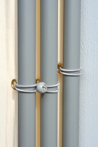Tuchspanner verhindert ein Flattern der Paravent-Bespannung und einen Sehspalt bei Wind