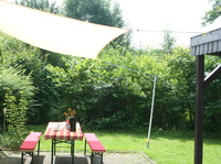 Auspannung Vierecksonnesegel 3 x 4 m mit einem Spanngurt mit Ratsche zu Alu-Teleskopmast.