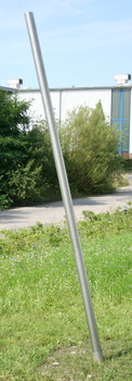 Edelstahl Sonnensegelmast in Bodenanker mit Betonfundament