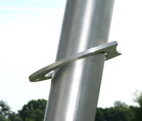 Oberteil Edelstahlmast mit eingehngter Zugplatte.