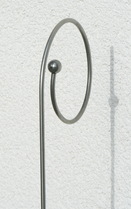 Montagehinweise - Premium Rankstab Evolvente (Hirtenstab) mit Kugel - 130 cm -aus hochwertigem Edelstahl A4 - 316 als Rankhilfe fr Stauden etc. und als Futterstab fr Vgel