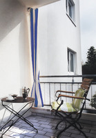 Geschlossenes Senkrecht-Sonnensegel 230 x 140 cm - gehalten mit Kordel an Punktbefestigung