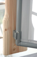 Holzbrett mit Wand-Clip fr kippfesten und windfesten Paravent