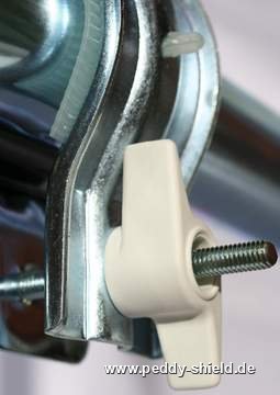 Fl�gelmutter M6 auf der R�ckseite vom Gegenst�ck zum kr�ftigen Anklemmen